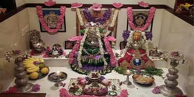 देशभर में वरमहालक्ष्मी उत्सव मनाया गया: बारिश के बीच खरीदारी का दौर जोरों पर देशभर में वरमहालक्ष्मी उत्सव मनाया गया: बारिश के बीच खरीदारी का दौर जोरों पर
