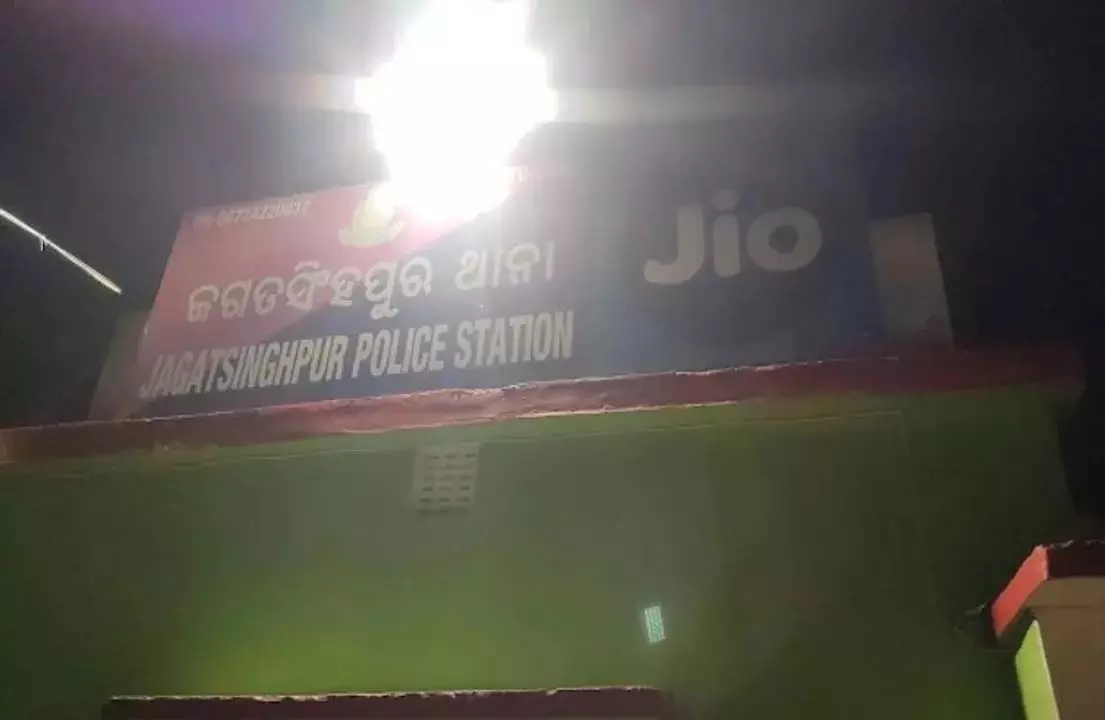 नाबालिग पत्नी को प्रताड़ित करने के आरोप में ओडिशा पुलिसकर्मी निलंबित; आरोपी अभी भी फरार नाबालिग पत्नी को प्रताड़ित करने के आरोप में ओडिशा पुलिसकर्मी निलंबित; आरोपी अभी भी फरार