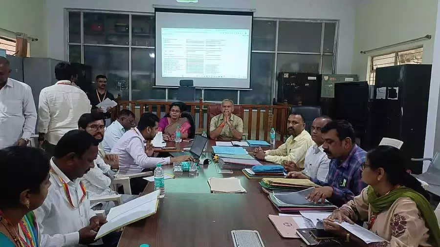 6,000 किसानों ने विधान सौध को अवरुद्ध करने का फैसला किया: विधायक 6,000 किसानों ने विधान सौध को अवरुद्ध करने का फैसला किया: विधायक