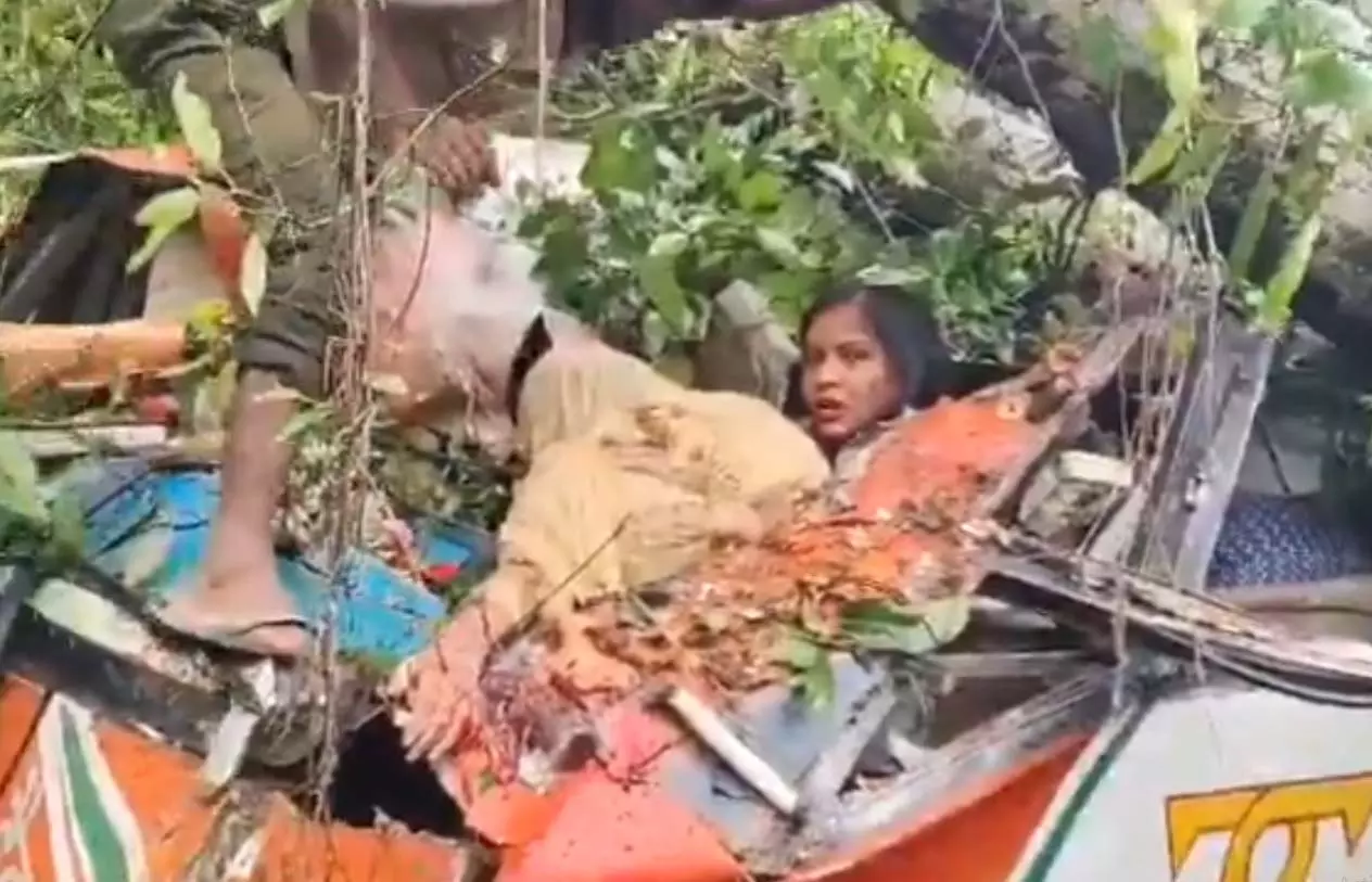 महिला का वीडियो सामने आया, कहा- यहां जिंदगी मौत का सवाल है और आप वीडियो बना रहे हैं... महिला का वीडियो सामने आया, कहा- यहां जिंदगी मौत का सवाल है और आप वीडियो बना रहे हैं...
