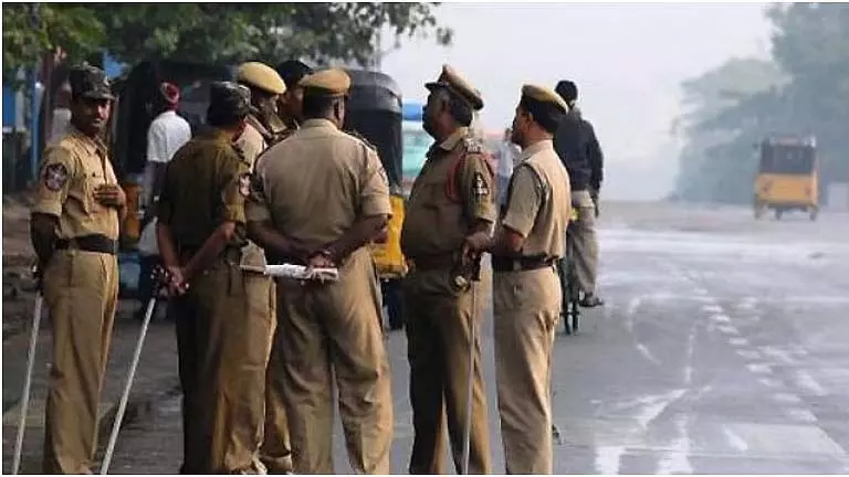 जाजपुर SP ने ड्यूटी में लापरवाही के लिए तीन पुलिसकर्मियों को निलंबित किया जाजपुर SP ने ड्यूटी में लापरवाही के लिए तीन पुलिसकर्मियों को निलंबित किया