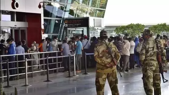 दिल्ली एयरपोर्ट और उड़ानों पर सुरक्षा कड़ी, खतरे की चेतावनी के बाद दिल्ली एयरपोर्ट और उड़ानों पर सुरक्षा कड़ी, खतरे की चेतावनी के बाद