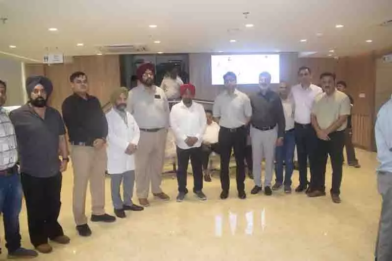 Jalandhar: थिंड आई हॉस्पिटल ने आयकर अधिकारियों के लिए निःशुल्क नेत्र जांच शिविर का आयोजन किया Jalandhar: थिंड आई हॉस्पिटल ने आयकर अधिकारियों के लिए निःशुल्क नेत्र जांच शिविर का आयोजन किया