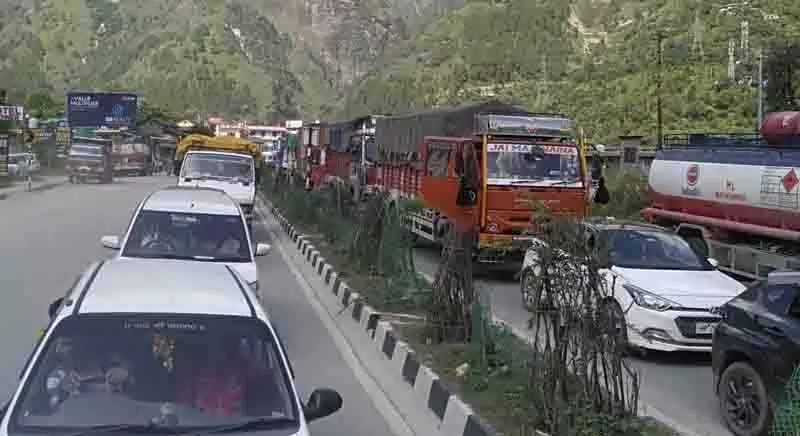 Kiratpur-Manali राजमार्ग 40 घंटे बाद यातायात के लिए खुला Kiratpur-Manali राजमार्ग 40 घंटे बाद यातायात के लिए खुला