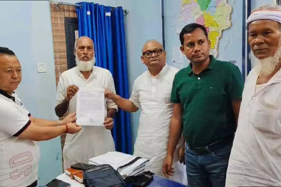 Dinajpur के प्रवासी मजदूर ने हरियाणा में पुलिस उत्पीड़न के खिलाफ शिकायत दर्ज कराई Dinajpur के प्रवासी मजदूर ने हरियाणा में पुलिस उत्पीड़न के खिलाफ शिकायत दर्ज कराई