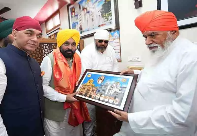 Punjab CM ने डेरा बल्लां प्रमुख से मुलाकात की, सीवेज ट्रीटमेंट प्लांट की आधारशिला रखी Punjab CM ने डेरा बल्लां प्रमुख से मुलाकात की, सीवेज ट्रीटमेंट प्लांट की आधारशिला रखी