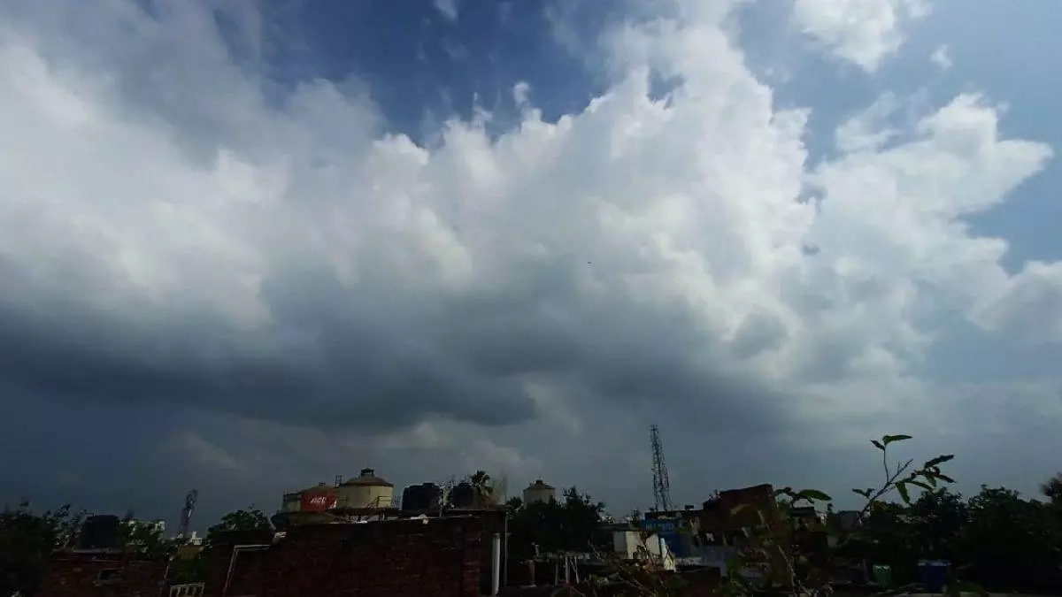 Kolkata: उत्तर बंगाल में चेतावनी, दक्षिण में भी बरसात के आसार Kolkata: उत्तर बंगाल में चेतावनी, दक्षिण में भी बरसात के आसार