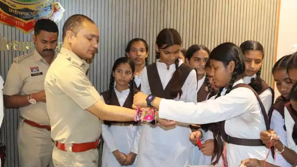 पंडरिया थाने में रक्षाबंधन पर्व मनाया गया पंडरिया थाने में रक्षाबंधन पर्व मनाया गया