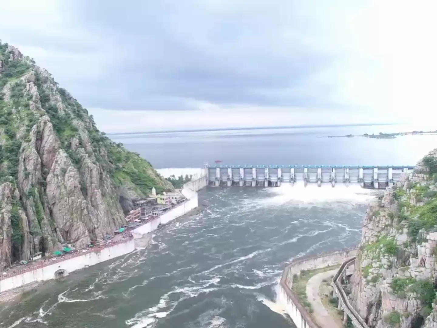 Ajmer: बीसलपुर बांध में भराव और निकासी दोनों जारी Ajmer: बीसलपुर बांध में भराव और निकासी दोनों जारी