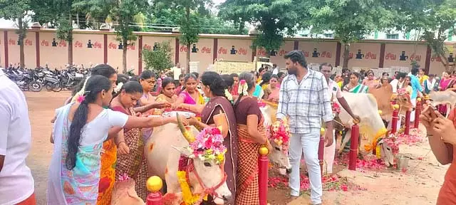 धम्ममपट्टी शिव मंदिर में को पूजा में महिलाओं ने भाग लिया धम्ममपट्टी शिव मंदिर में को पूजा में महिलाओं ने भाग लिया