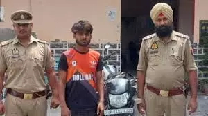 रोड स्टंट करने वाला युवक गिरफ्तार, पुलिस ने बाइक जब्त की रोड स्टंट करने वाला युवक गिरफ्तार, पुलिस ने बाइक जब्त की