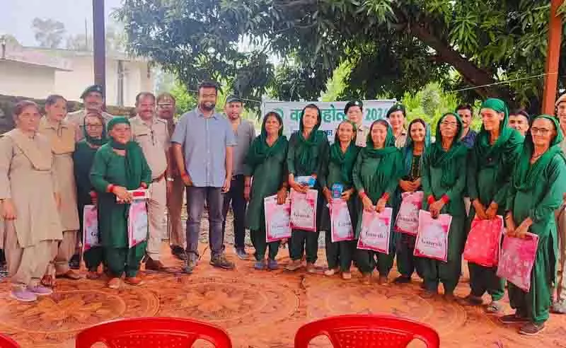 Amboya के हरित योद्धा, 10 महिलाएं, 25 साल और एक जंगल का पुनर्जन्म Amboya के हरित योद्धा, 10 महिलाएं, 25 साल और एक जंगल का पुनर्जन्म