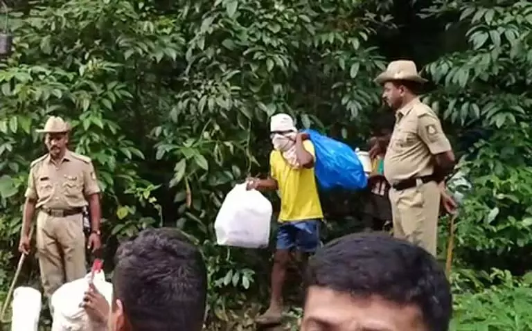Dharamsthal सामूहिक दफ़नाने का मामला: धमकियों के बीच गवाह को पुलिस सुरक्षा दी Dharamsthal सामूहिक दफ़नाने का मामला: धमकियों के बीच गवाह को पुलिस सुरक्षा दी