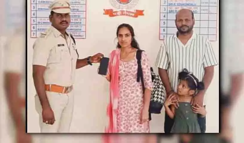 ऑपरेशन अमानत, RPF साइबर सेल ने SCR क्षेत्र में 21 खोए हुए मोबाइल बरामद किए ऑपरेशन अमानत, RPF साइबर सेल ने SCR क्षेत्र में 21 खोए हुए मोबाइल बरामद किए