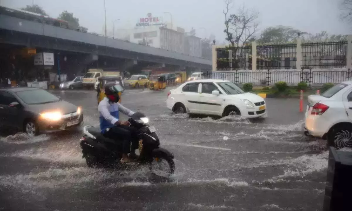 तेलंगाना में भारी बारिश की आशंका: अधिकारियों ने जारी बाढ़ की चेतावनी दी तेलंगाना में भारी बारिश की आशंका: अधिकारियों ने जारी बाढ़ की चेतावनी दी