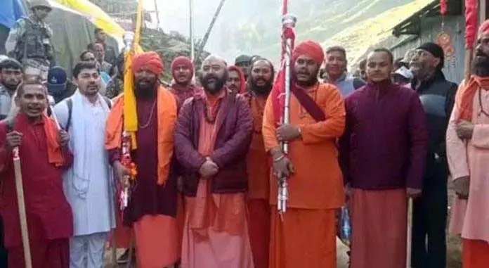 Jammu: छड़ी मुबारक पहुंची शेषनाग, हुई संध्या आरती Jammu: छड़ी मुबारक पहुंची शेषनाग, हुई संध्या आरती