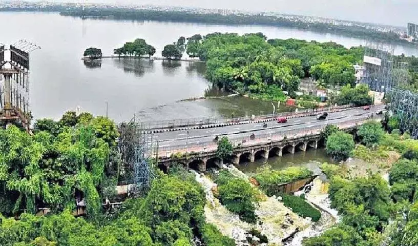 Hussain Sagar लबालब भरा हुआ है.. जलस्तर 513 मीटर तक पहुंचा Hussain Sagar लबालब भरा हुआ है.. जलस्तर 513 मीटर तक पहुंचा