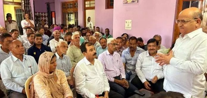 तारा चंद ने दैनिक मजदूरों के नियमितीकरण और J&K के लिए मजबूत रोजगार नीति की मांग की तारा चंद ने दैनिक मजदूरों के नियमितीकरण और J&K के लिए मजबूत रोजगार नीति की मांग की
