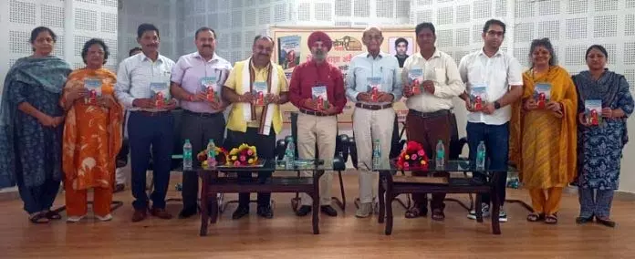 DBA ने ‘मियां डिडो: द रॉबिनहुड ऑफ जम्मू’ पुस्तक का विमोचन किया DBA ने ‘मियां डिडो: द रॉबिनहुड ऑफ जम्मू’ पुस्तक का विमोचन किया