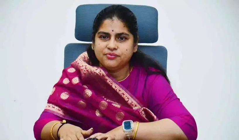 Warangal में भारी बारिश.. कलेक्टर सत्य शारदा ने अधिकारियों को सतर्क रहने को कहा Warangal में भारी बारिश.. कलेक्टर सत्य शारदा ने अधिकारियों को सतर्क रहने को कहा