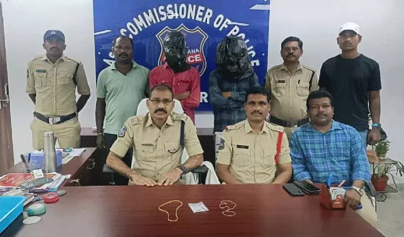 चोरी की कई घटनाओं में शामिल दो चोर गिरफ्तार चोरी की कई घटनाओं में शामिल दो चोर गिरफ्तार