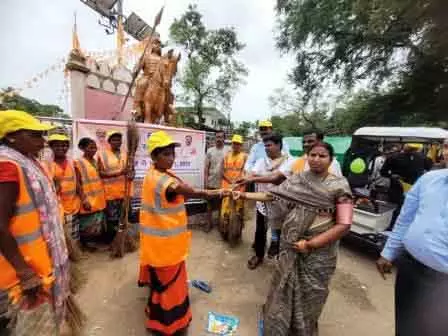 नगर पालिका बड़े बचेली के एसएलआरएम सेंटर में कबाड़ से जुगाड़ का कार्यक्रम नगर पालिका बड़े बचेली के एसएलआरएम सेंटर में कबाड़ से जुगाड़ का कार्यक्रम