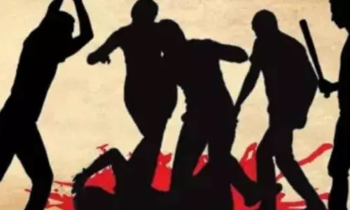 दुकानदार की पिटाई कर जख्म पर बदमाशों ने डाले नमक, हालत नाजुक