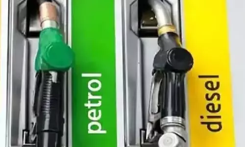 कलेक्टर-एसपी का निर्देश, बिना हेलमेट वाले बाइक चालकों को नहीं मिलेगा पेट्रोल