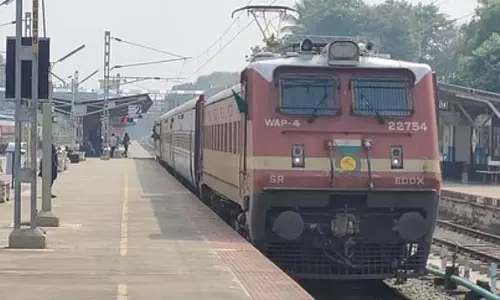 सेलम, इरोड और तिरुप्पुर होते हुए बेंगलुरु और तिरुवनंतपुरम के बीच विशेष ट्रेन सेलम, इरोड और तिरुप्पुर होते हुए बेंगलुरु और तिरुवनंतपुरम के बीच विशेष ट्रेन