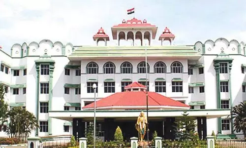 शराब की बिक्री को नियंत्रित करने की मांग वाला मामला: त्रिची आबकारी विभाग के अधिकारी को कार्रवाई का आदेश शराब की बिक्री को नियंत्रित करने की मांग वाला मामला: त्रिची आबकारी विभाग के अधिकारी को कार्रवाई का आदेश
