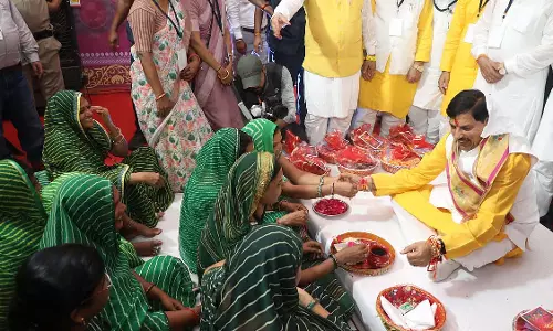रक्षाबंधन पर लाडली बहनों को मिले ₹1500, CM ने उनके खातों में ट्रांसफर किए रक्षाबंधन पर लाडली बहनों को मिले ₹1500, CM ने उनके खातों में ट्रांसफर किए