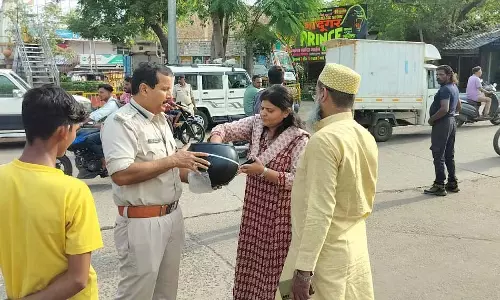 MP : नर्मदापुरम में हेलमेट न पहनने पर बाइक सवारों पर 17,600 का जुर्माना लगाया गया MP : नर्मदापुरम में हेलमेट न पहनने पर बाइक सवारों पर 17,600 का जुर्माना लगाया गया