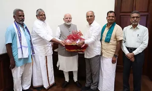 प्रधानमंत्री मोदी ने तमिलनाडु के किसानों से मुलाकात की