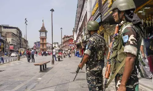Jammu-Kashmir में किताबें जब्त करने के मनोज सिन्हा के आदेश पर संपादकीय
