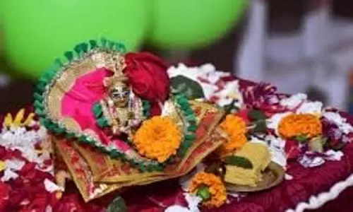 Raksha Bandhan 2025: जानिए लड्डू गोपाल को राखी बांधने का सही तरीका Raksha Bandhan 2025: जानिए लड्डू गोपाल को राखी बांधने का सही तरीका