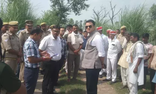 Badaun: डीएम ने बाढ़ खतरे वाले क्षेत्रों का किया मुआयना