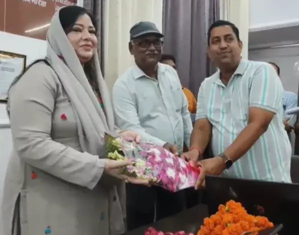 Badaun: एरियर मिलने पर कर्मचारियों ने दी शुभकामनाएं Badaun: एरियर मिलने पर कर्मचारियों ने दी शुभकामनाएं