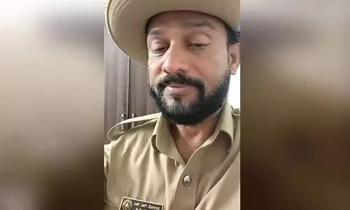 खाकी वर्दी पहनकर चोर बनने पर कांस्टेबल को ड्यूटी में लापरवाही बरतने के आरोप में निलंबित कर दिया खाकी वर्दी पहनकर चोर बनने पर कांस्टेबल को ड्यूटी में लापरवाही बरतने के आरोप में निलंबित कर दिया