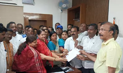 Kendrapara की लड़की की मौत पर फिर राजनीतिक घमासान Kendrapara की लड़की की मौत पर फिर राजनीतिक घमासान