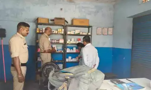 केयर टेकर बेच रहा था दवाई, मेडिकल स्टोर सील