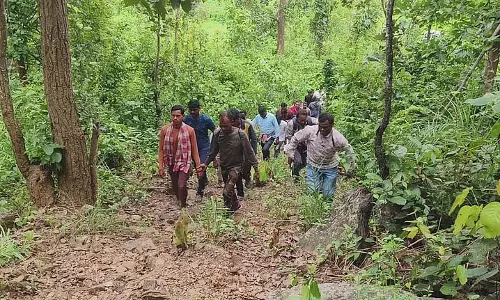 Odisha: जादू-टोना के आरोप में नीम-हकीम की पीट-पीटकर हत्या, जंगल में दफनाया Odisha: जादू-टोना के आरोप में नीम-हकीम की पीट-पीटकर हत्या, जंगल में दफनाया
