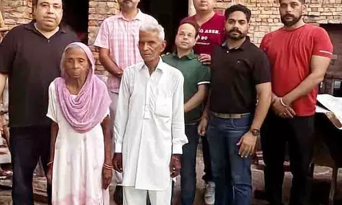NGO ने नई आबादी में बारिश के कारण ढहे बुजुर्ग दंपति के घर का पुनर्निर्माण किया NGO ने नई आबादी में बारिश के कारण ढहे बुजुर्ग दंपति के घर का पुनर्निर्माण किया