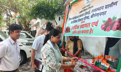Sri Ganganagar: जिला कलेक्टर ने किया हर घर तिरंगा अभियान की स्टॉल का उद्घाटन Sri Ganganagar: जिला कलेक्टर ने किया हर घर तिरंगा अभियान की स्टॉल का उद्घाटन