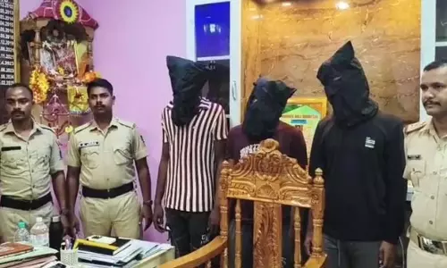 बालासोर में पुलिस अधिकारी से जबरन वसूली करने के आरोप में तीन गिरफ्तार; बंदूक और हथियार जब्त बालासोर में पुलिस अधिकारी से जबरन वसूली करने के आरोप में तीन गिरफ्तार; बंदूक और हथियार जब्त