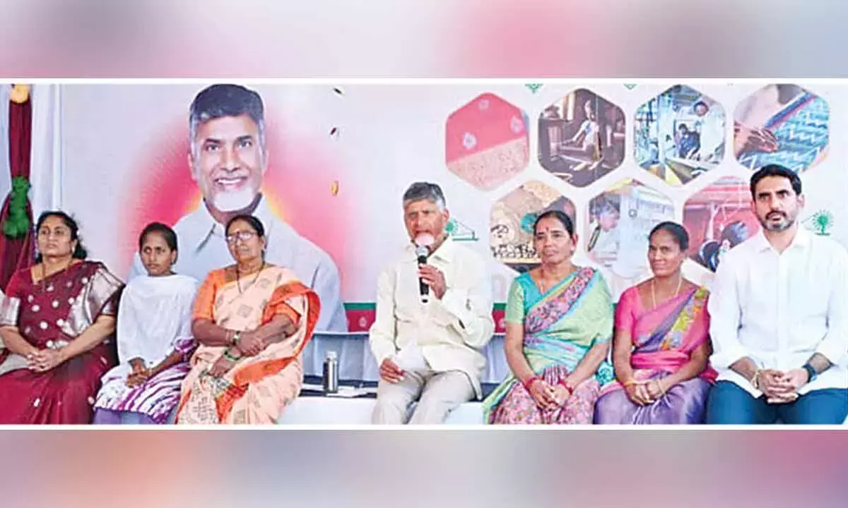 Tamil Nadu: चंद्रबाबू ने बुनकरों की आय दोगुनी करने का वादा किया Tamil Nadu: चंद्रबाबू ने बुनकरों की आय दोगुनी करने का वादा किया