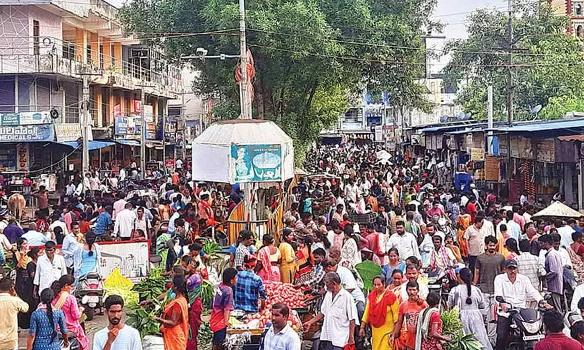 Tamil Nadu: श्रावण लक्ष्मी पूजा से पहले बाजारों में हलचल Tamil Nadu: श्रावण लक्ष्मी पूजा से पहले बाजारों में हलचल