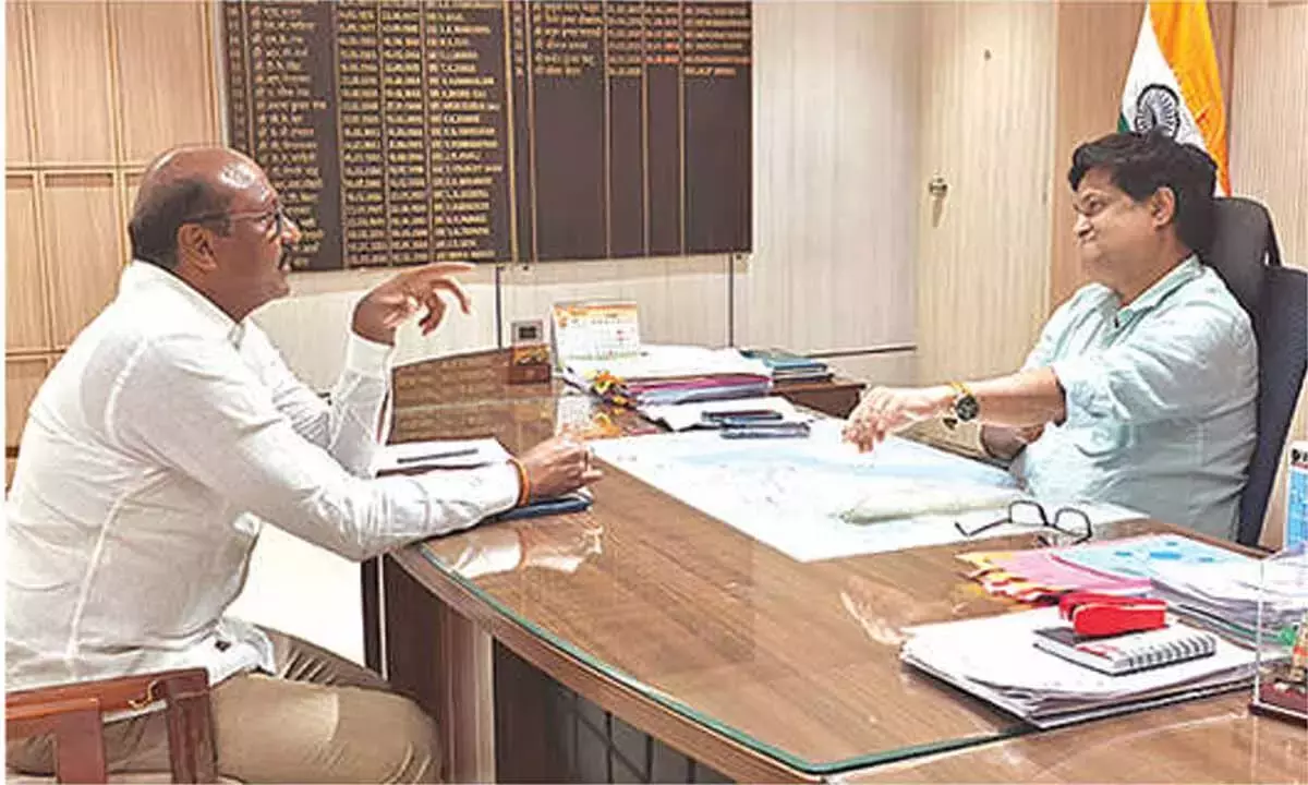 Andhra: पश्चिमी खंड में रेलवे बुनियादी ढांचे के विकास पर जोर Andhra: पश्चिमी खंड में रेलवे बुनियादी ढांचे के विकास पर जोर