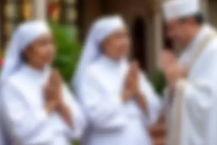 Odisha में बजरंग दल कार्यकर्ताओं द्वारा कथित तौर पर मलयाली पादरियों और ननों पर हमला Odisha में बजरंग दल कार्यकर्ताओं द्वारा कथित तौर पर मलयाली पादरियों और ननों पर हमला