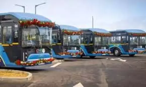 भारत ने मॉरीशस को 10 इलेक्ट्रिक बसें सौंपी भारत ने मॉरीशस को 10 इलेक्ट्रिक बसें सौंपी