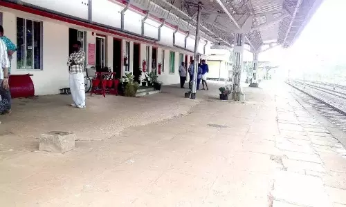 Kerala : सीटें नहीं मिलने से यात्री सस्थामकोट्टा रेलवे स्टेशन पर फंसे